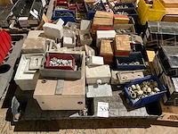 Partij elektra toebehoren - afbeelding 1 van  5