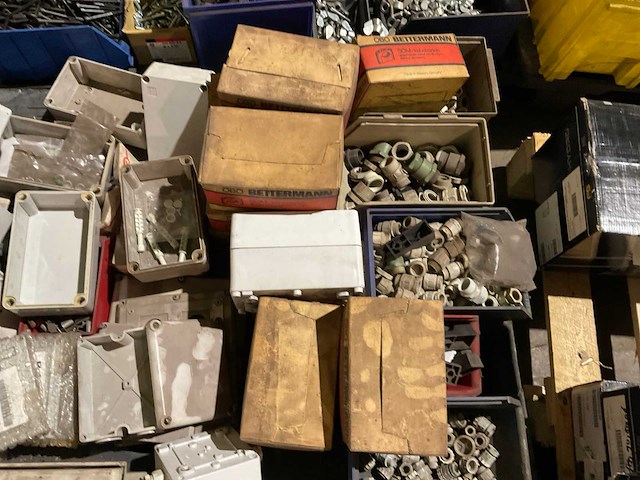 Partij elektra toebehoren - afbeelding 3 van  5