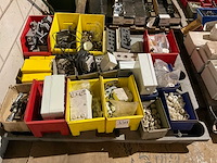 Partij elektra toebehoren - afbeelding 1 van  5