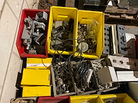 Partij elektra toebehoren - afbeelding 2 van  5