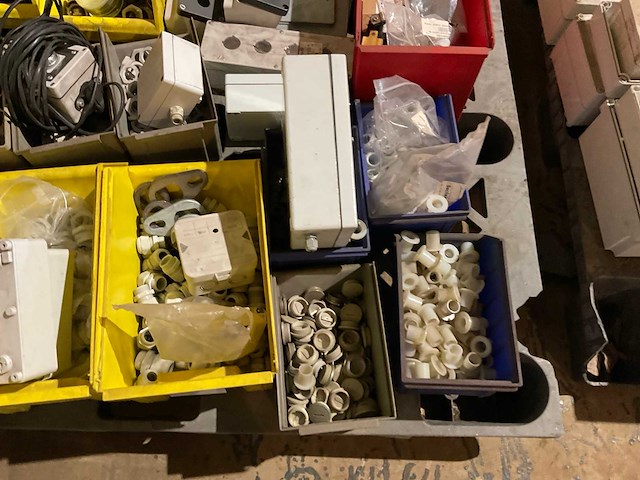 Partij elektra toebehoren - afbeelding 4 van  5