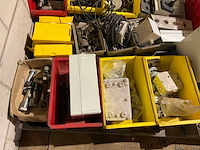 Partij elektra toebehoren - afbeelding 5 van  5