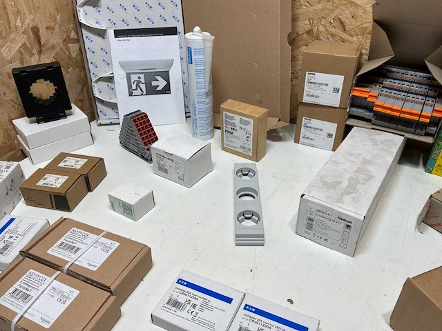 Partij elektra toebehoren - afbeelding 11 van  18