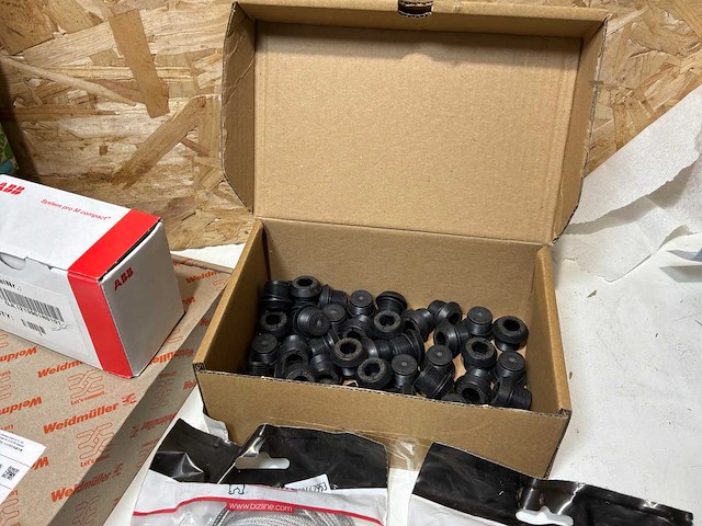 Partij elektra toebehoren - afbeelding 6 van  18