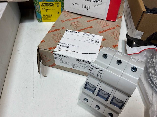 Partij elektra toebehoren - afbeelding 8 van  18