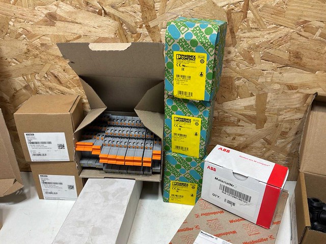 Partij elektra toebehoren - afbeelding 9 van  18