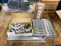 Partij elektra toebehoren - afbeelding 1 van  3