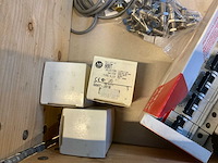 Partij elektra toebehoren - afbeelding 4 van  8