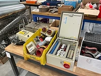 Partij elektra toebehoren - afbeelding 1 van  6