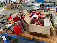 Partij elektra toebehoren - afbeelding 1 van  7