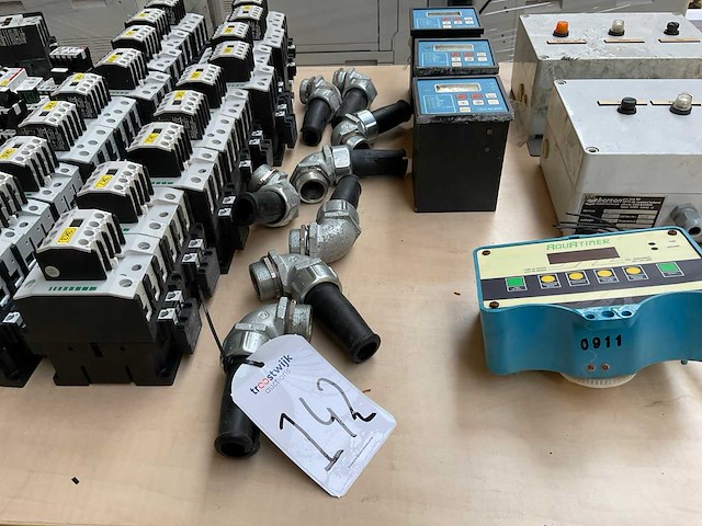 Partij elektra toebehoren - afbeelding 5 van  5