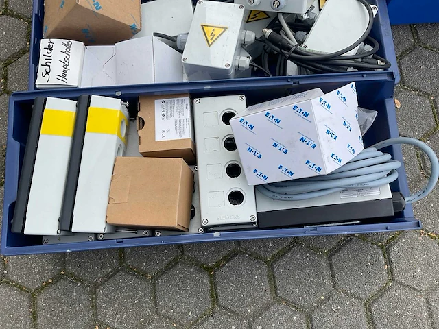 Partij elektra toebehoren - afbeelding 2 van  8