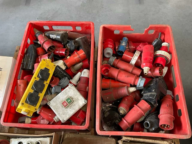 Partij elektra toebehoren - afbeelding 2 van  8