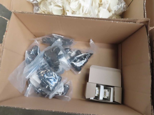 Partij elektramateriaal - afbeelding 3 van  11