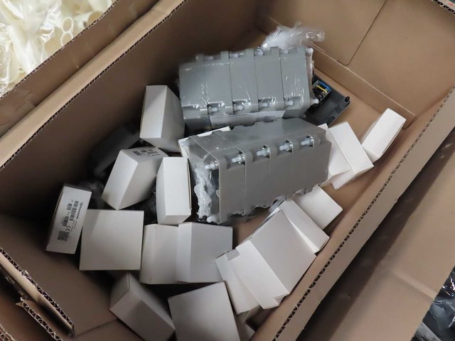 Partij elektramateriaal - afbeelding 11 van  11