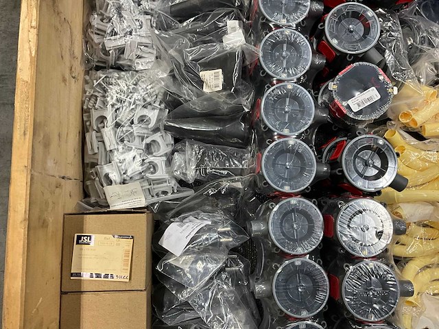 Partij elektratoebehoren (200x) - afbeelding 2 van  18