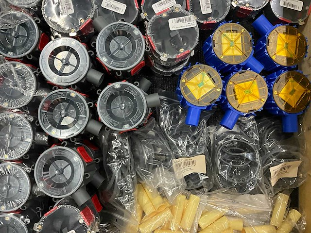 Partij elektratoebehoren (200x) - afbeelding 4 van  18