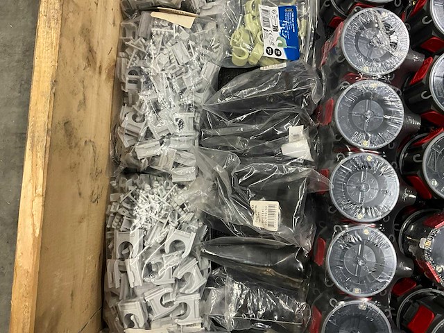 Partij elektratoebehoren (200x) - afbeelding 5 van  18