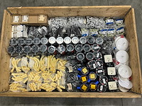 Partij elektratoebehoren (200x) - afbeelding 1 van  18