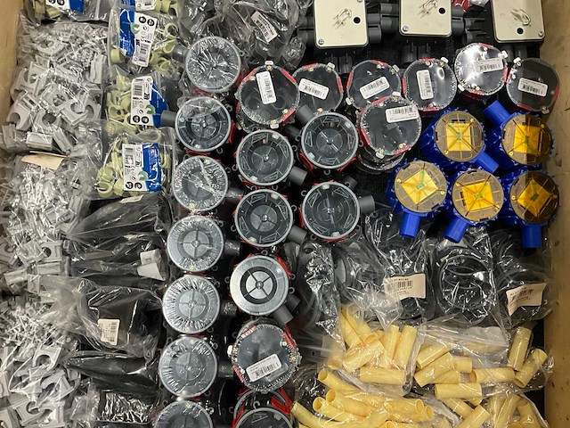 Partij elektratoebehoren (200x) - afbeelding 12 van  18