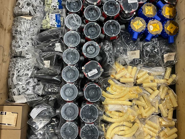 Partij elektratoebehoren (200x) - afbeelding 13 van  18