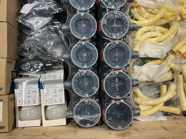 Partij elektratoebehoren (200x) - afbeelding 17 van  18