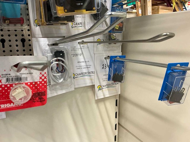 Partij elektratoebehoren - afbeelding 6 van  89