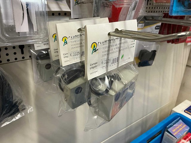 Partij elektratoebehoren - afbeelding 9 van  89