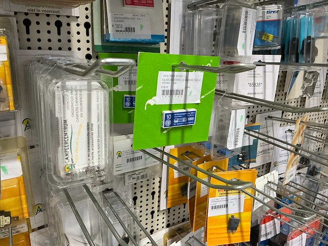 Partij elektratoebehoren - afbeelding 11 van  89