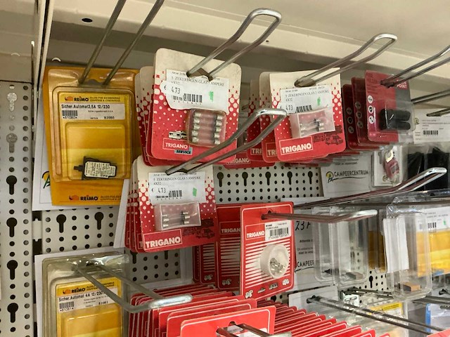 Partij elektratoebehoren - afbeelding 14 van  89