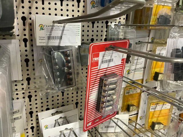 Partij elektratoebehoren - afbeelding 20 van  89