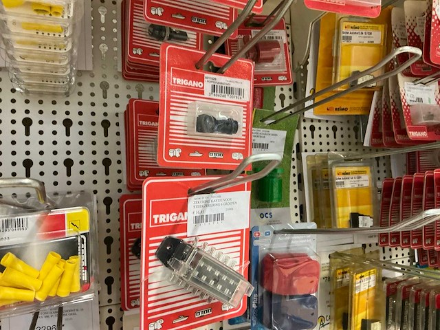 Partij elektratoebehoren - afbeelding 22 van  89