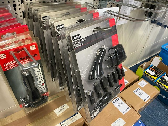 Partij elektratoebehoren - afbeelding 42 van  89