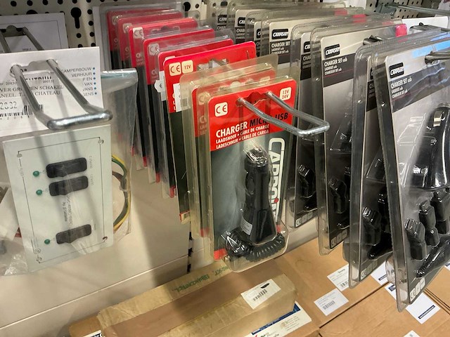 Partij elektratoebehoren - afbeelding 43 van  89