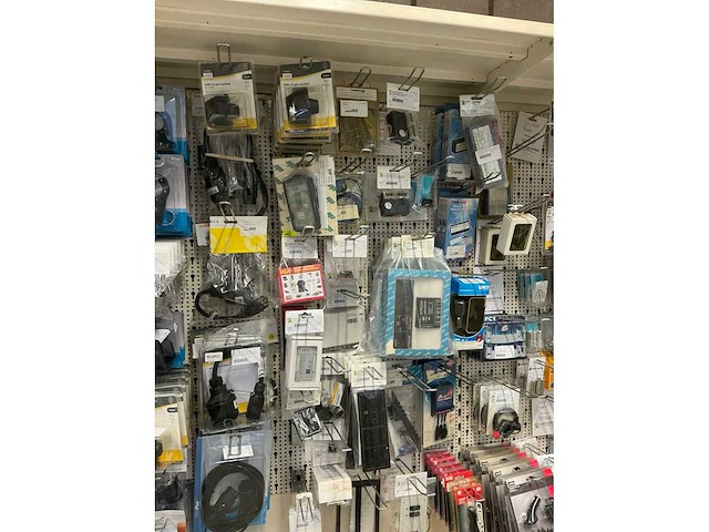 Partij elektratoebehoren - afbeelding 34 van  89