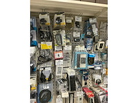 Partij elektratoebehoren - afbeelding 34 van  89