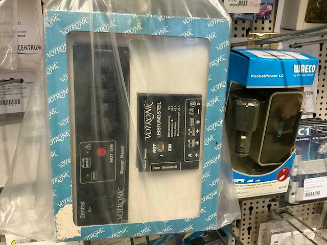 Partij elektratoebehoren - afbeelding 48 van  89