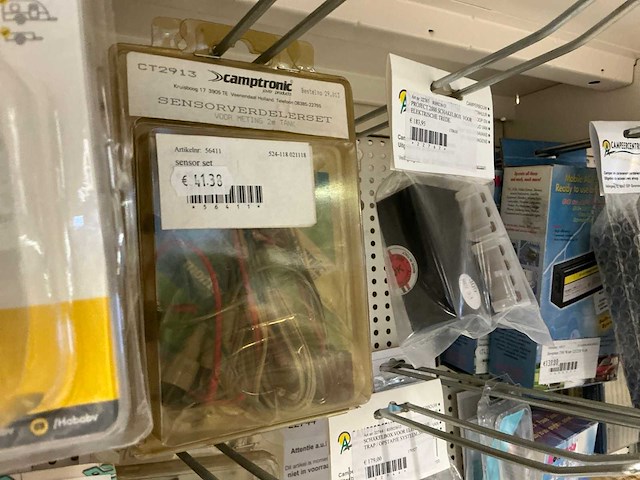 Partij elektratoebehoren - afbeelding 52 van  89