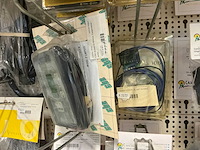 Partij elektratoebehoren - afbeelding 53 van  89