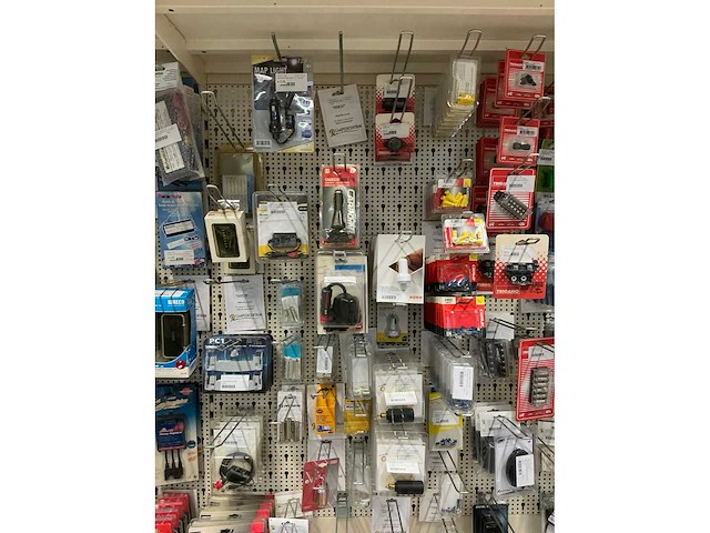 Partij elektratoebehoren - afbeelding 45 van  89