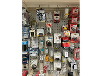 Partij elektratoebehoren - afbeelding 45 van  89