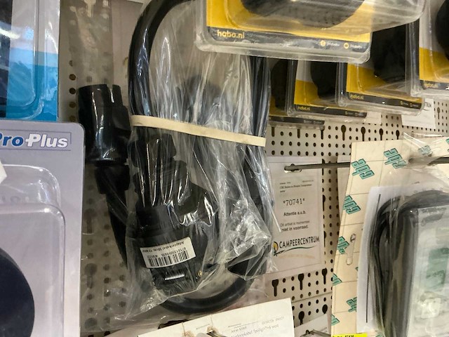 Partij elektratoebehoren - afbeelding 61 van  89