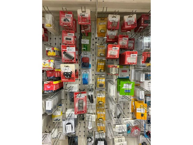 Partij elektratoebehoren - afbeelding 56 van  89