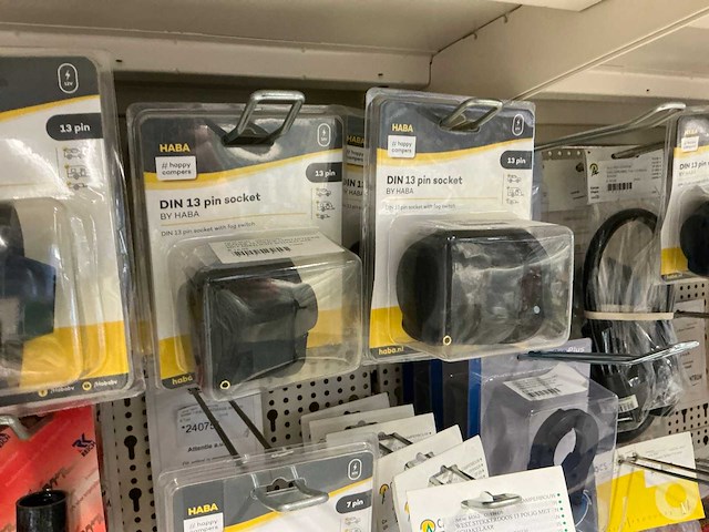 Partij elektratoebehoren - afbeelding 70 van  89