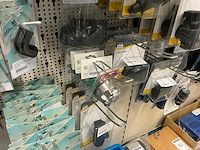 Partij elektratoebehoren - afbeelding 74 van  89