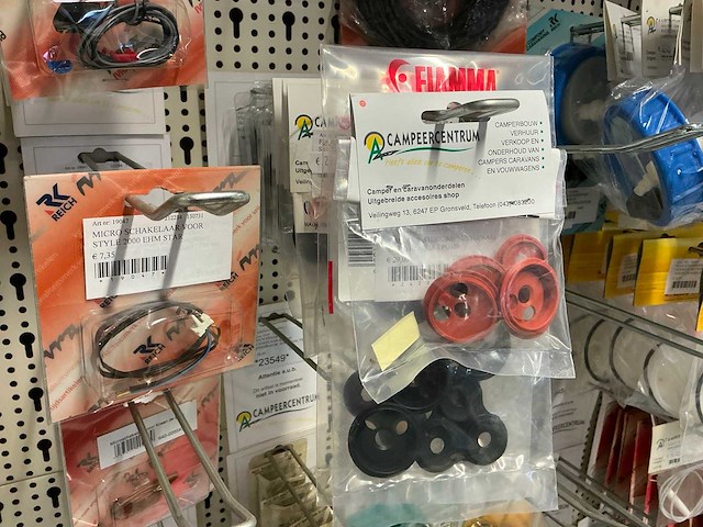 Partij elektratoebehoren - afbeelding 84 van  89