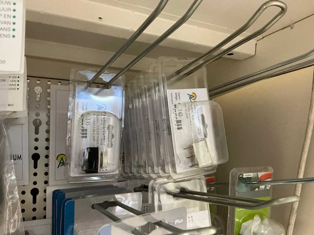 Partij elektratoebehoren - afbeelding 89 van  89