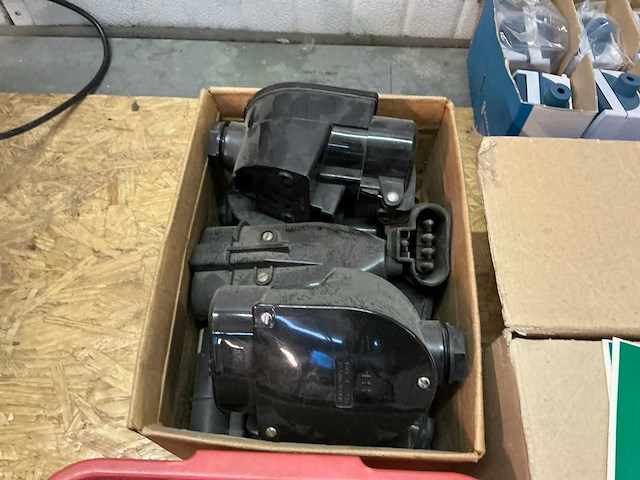 Partij elektratoebehoren - afbeelding 3 van  4