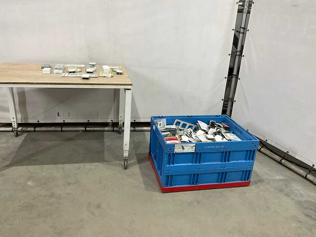 Partij elektriciteit benodigdheden - afbeelding 2 van  8