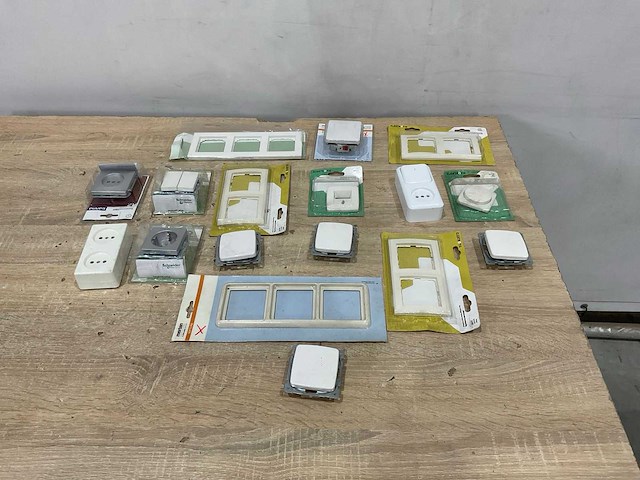 Partij elektriciteit benodigdheden - afbeelding 7 van  8